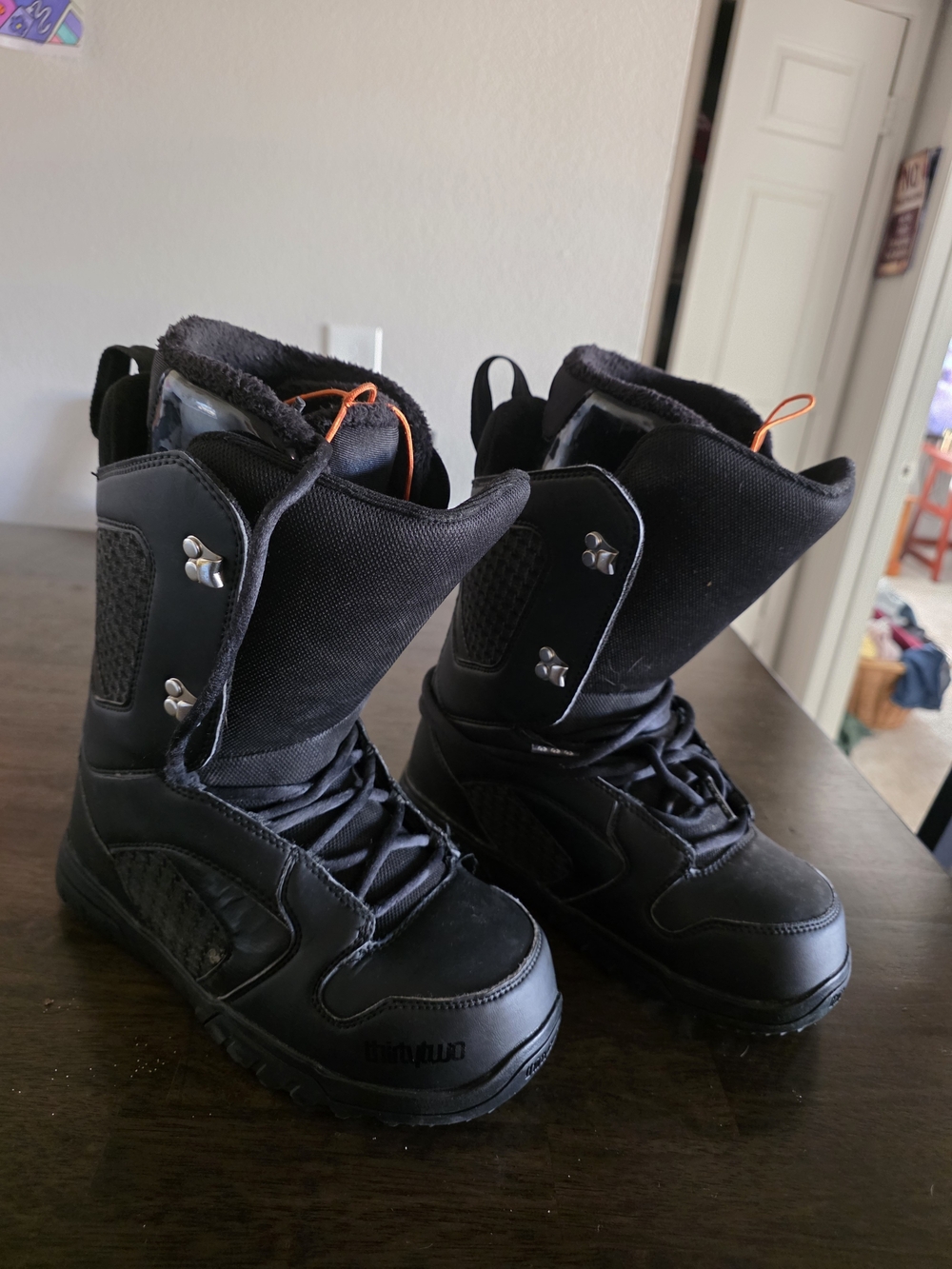 Black Women's Thirtytwo Insulated Winter Snowboarding Boots with Lace-Up Support